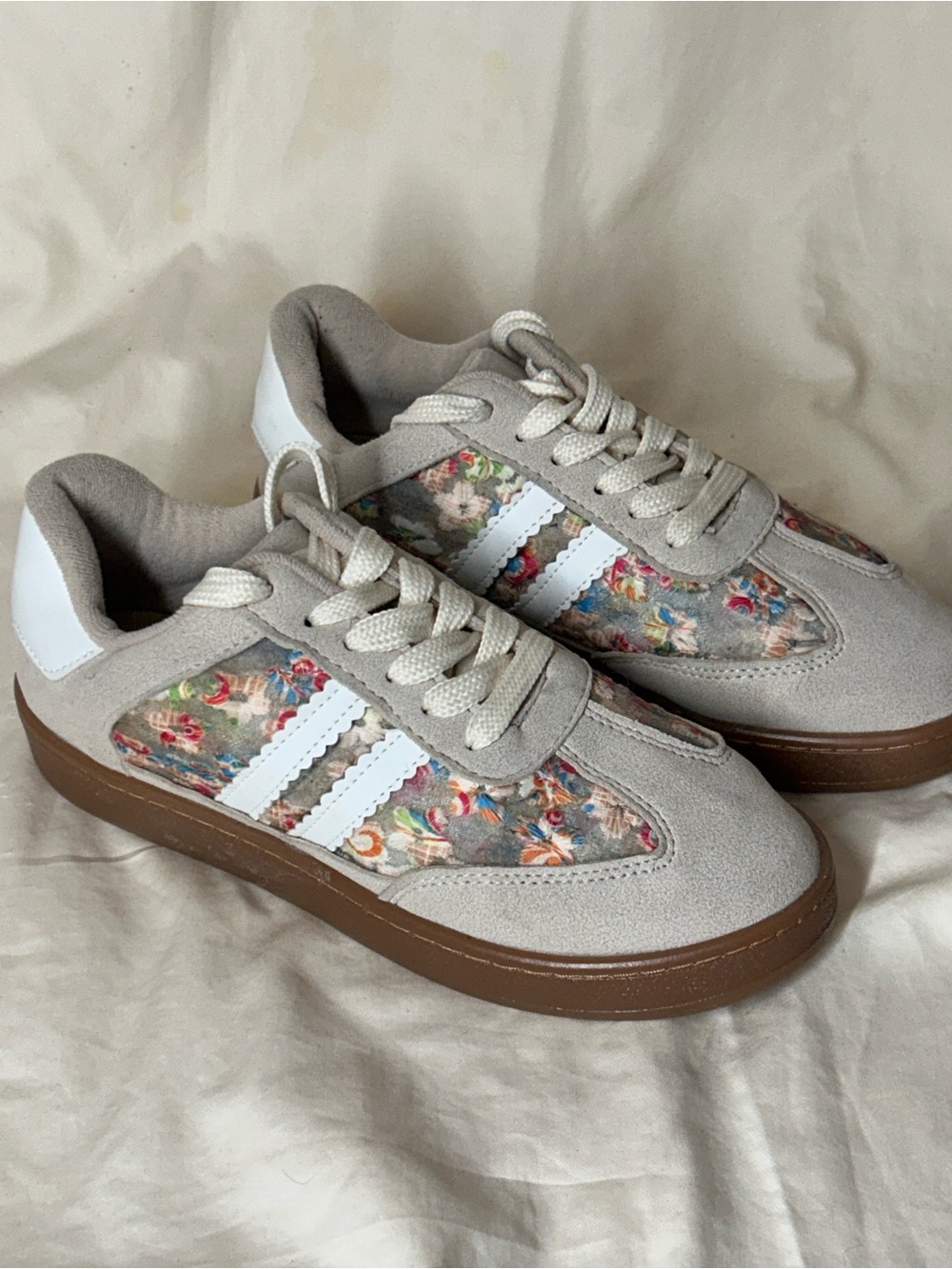 Esme Sneakers Floral Low Top Suede Lace-Up Gum Rubber Women’s 7